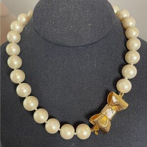 Kate Spade necklace faux pearl gold tone bow All Wrapped Up 18” career knotted